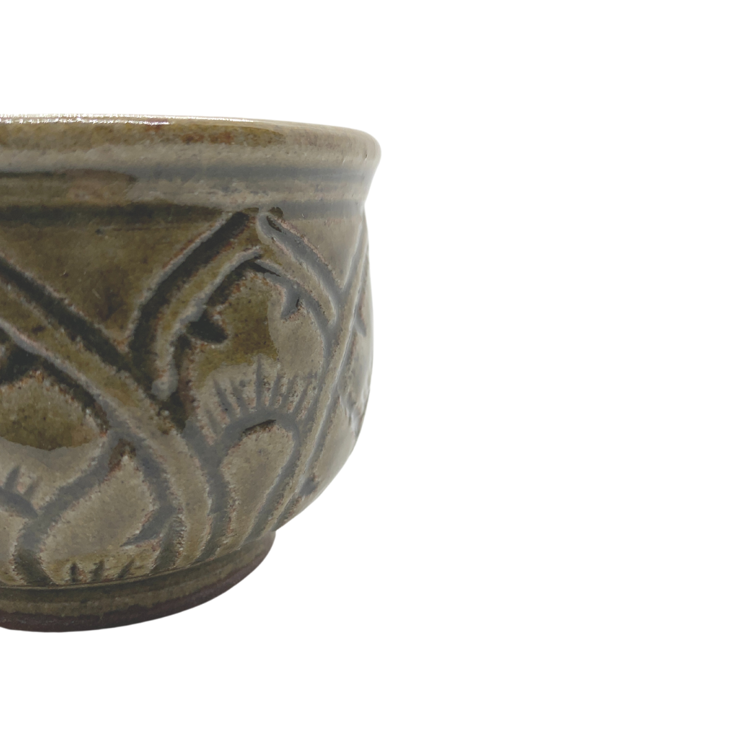 Petite tasse à café en céramique traditionnelle cambodgienne à motifs "phka"