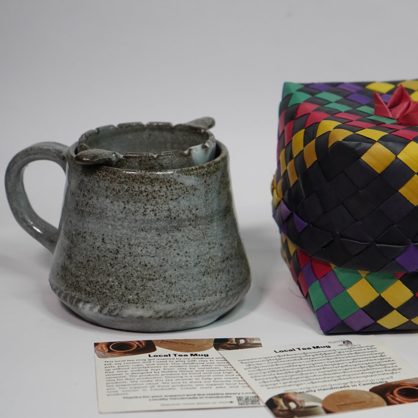 Set tasse et infuseur en céramique du Cambodge par Hattha Neary - Handle