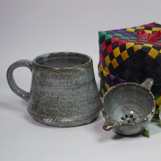 Set tasse et infuseur en céramique du Cambodge par Hattha Neary - Handle