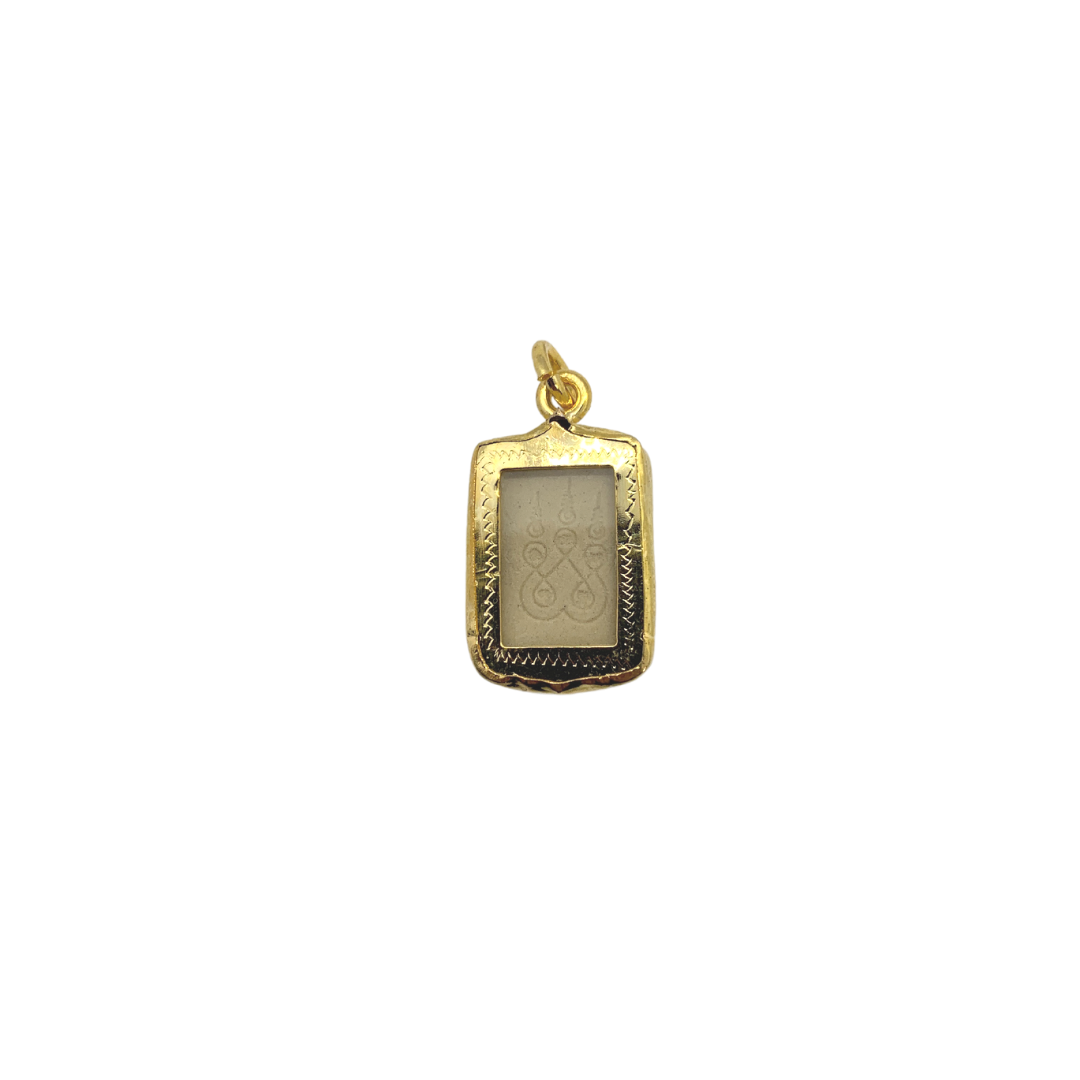 Petite amulette Thaï en verre Bouddha position Dhyani mudra couleur doré et blanc