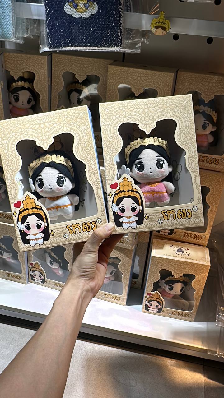 Petite poupée en peluche Apsara Kesor (avec porte-clés) by Little Apsara