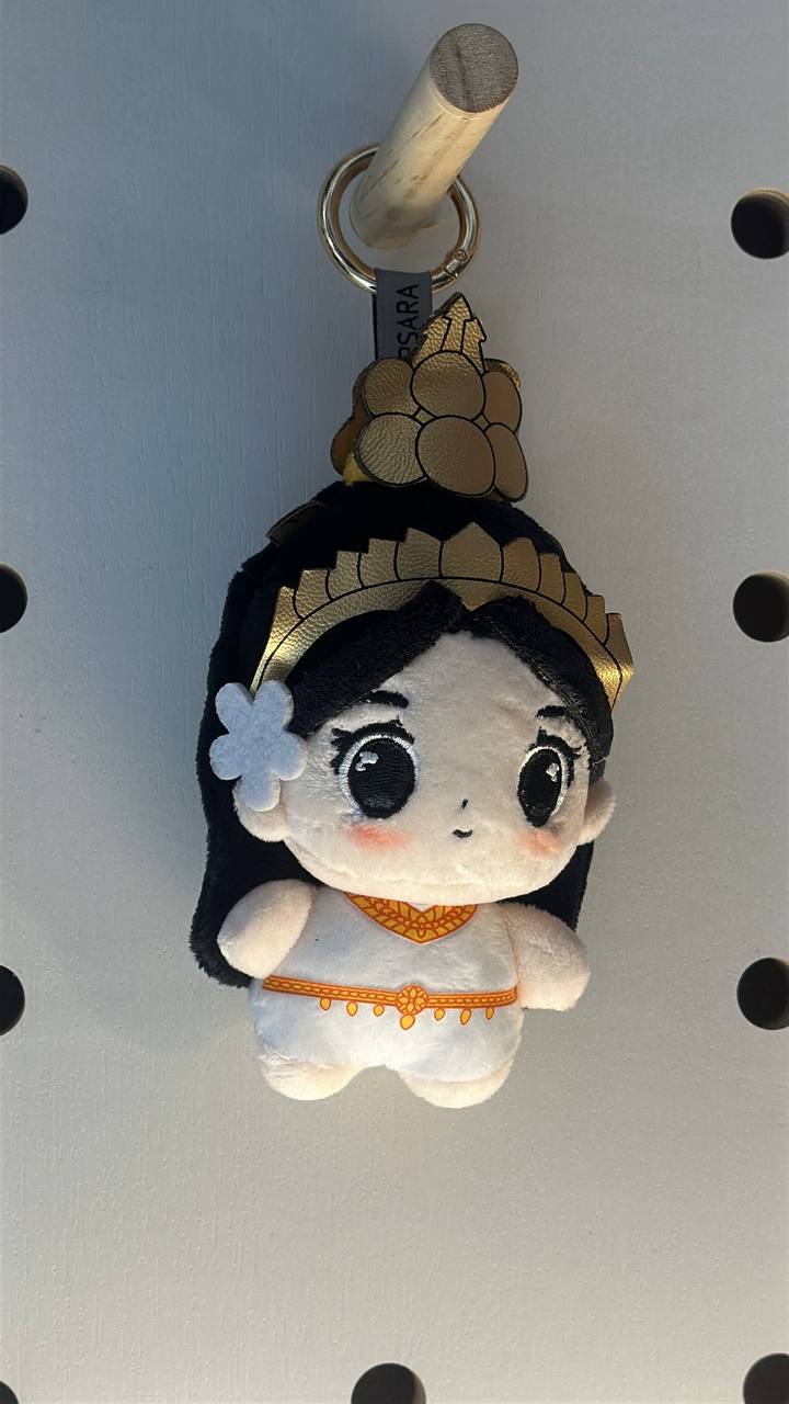 Petite poupée en peluche Apsara Kesor (avec porte-clés) by Little Apsara